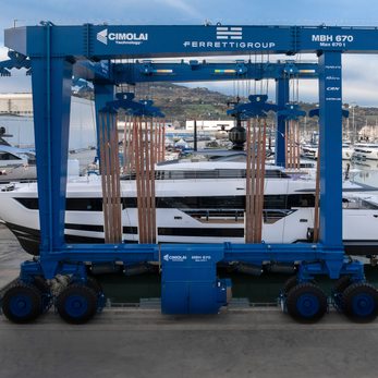 Custom Line 120/12 yacht exterior 4