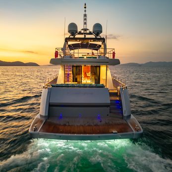 Hummingbird yacht exterior 5