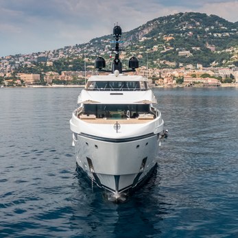 Lemon Tree yacht exterior 2