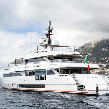 Stern yacht exterior 5