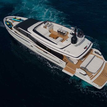 X One yacht exterior 4