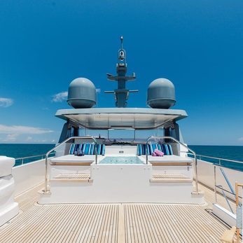 Blondie yacht exterior 3