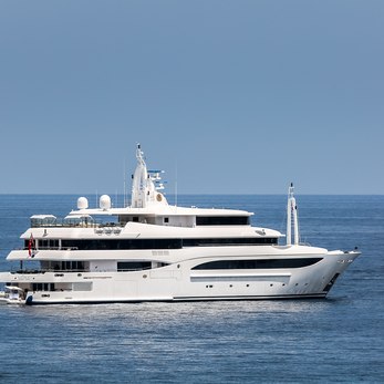 Tacanuyaso M S yacht exterior 2