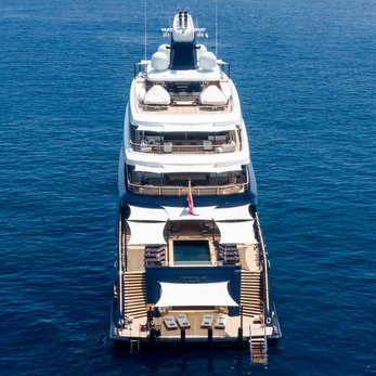 Drizzle yacht exterior 4