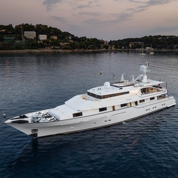 DNA yacht exterior 4