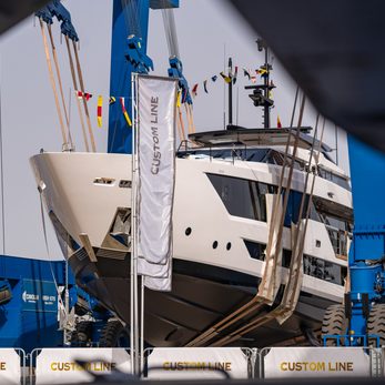 New Life yacht exterior 2