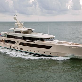 Samaya yacht exterior 3