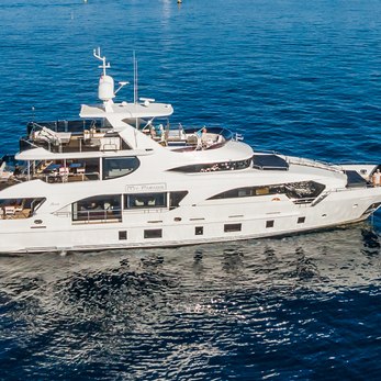 Paradise yacht exterior 4