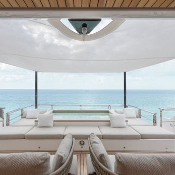 Maxima yacht exterior 4