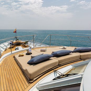 Gitanes yacht exterior 2