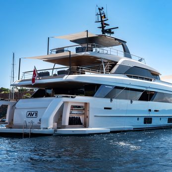 AV1 yacht exterior 5