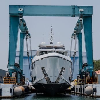 Yoto yacht exterior 3