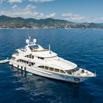 Frish yacht exterior 2