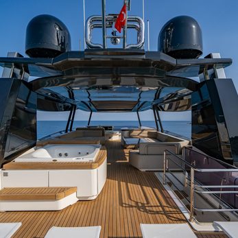 Bella Luna yacht exterior 4