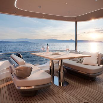 Lumi yacht exterior 4