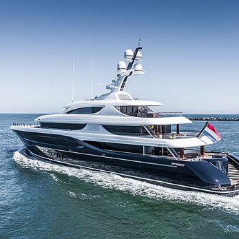 Podium yacht exterior 4