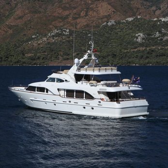 La Bella Lynn yacht exterior 5