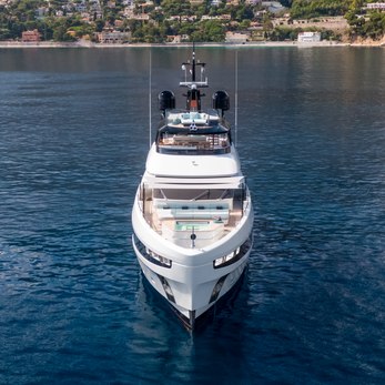 EH2 yacht exterior 2