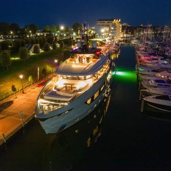 Lori yacht exterior 4