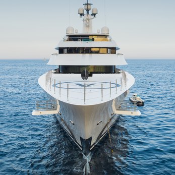 Avantage yacht exterior 2