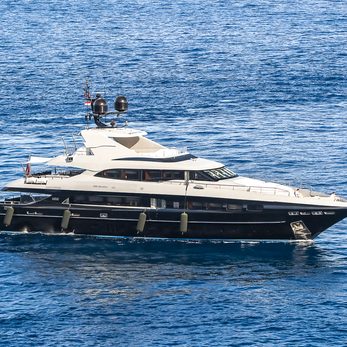 Maestro yacht exterior 2