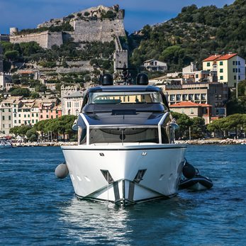 Luar yacht exterior 2