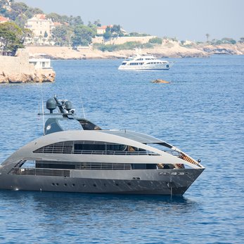 Ocean Pearl yacht exterior 2