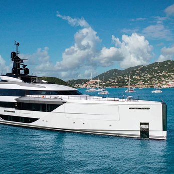 Comfortably Numb yacht exterior 2