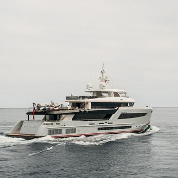 Heeus yacht exterior 4