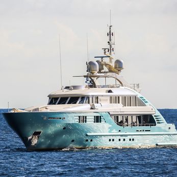 Aquamarina yacht exterior 2