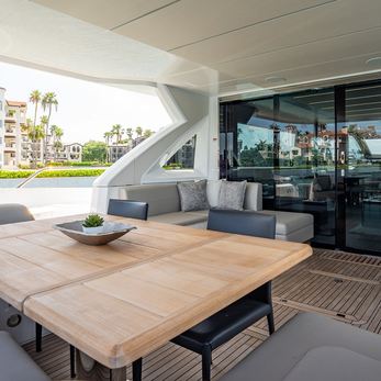 Bazinga yacht interior 4