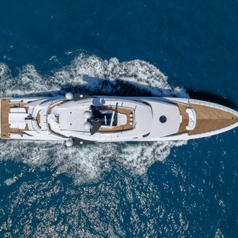 Amor a Vida yacht exterior 2