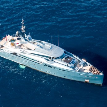 Queen Alla yacht exterior 5