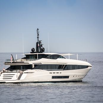 MA yacht exterior 4