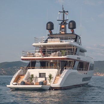 Legend yacht exterior 5