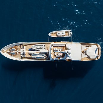 Pioneer yacht exterior 5