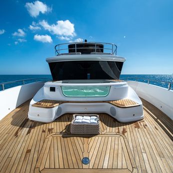 Maravi yacht exterior 34