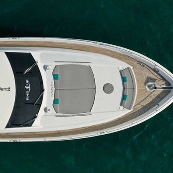 Fins Up yacht interior 2