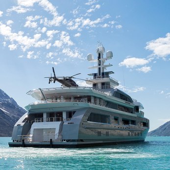 Cloudbreak yacht exterior 5