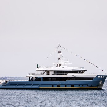 Mat yacht exterior 3