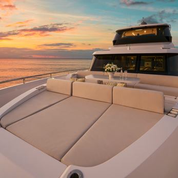 Horizon V77s / 13 yacht exterior 2