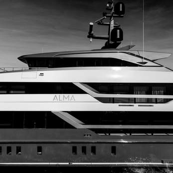 Alma yacht exterior 4