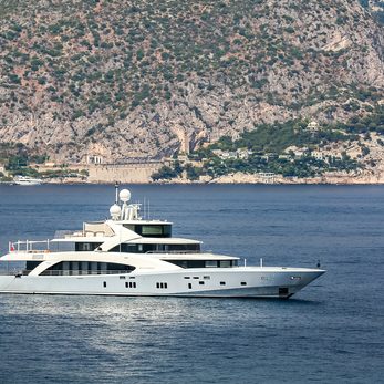 Rebels yacht exterior 3