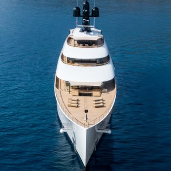 Pi yacht exterior 2