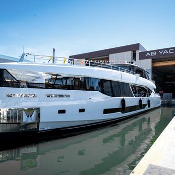 Ad Maiora yacht exterior 2