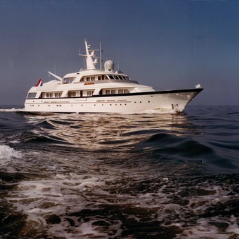 Synthesis 66 yacht exterior 3