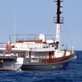 F-100 yacht exterior 2