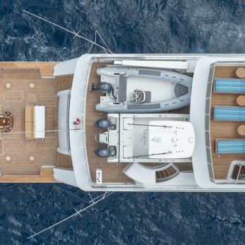 Ostara yacht exterior 3