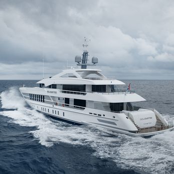 Juno yacht exterior 4