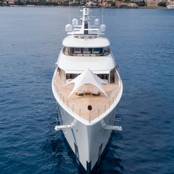 Sakura yacht exterior 2